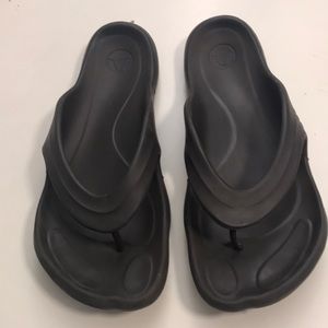 MENS CROCS FLIP FLOPS